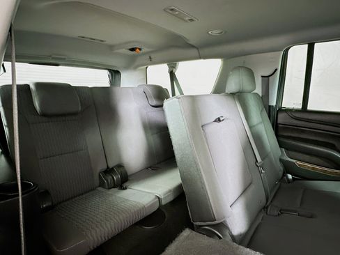 Used 2018 Chevrolet Suburban LS RWD image 25