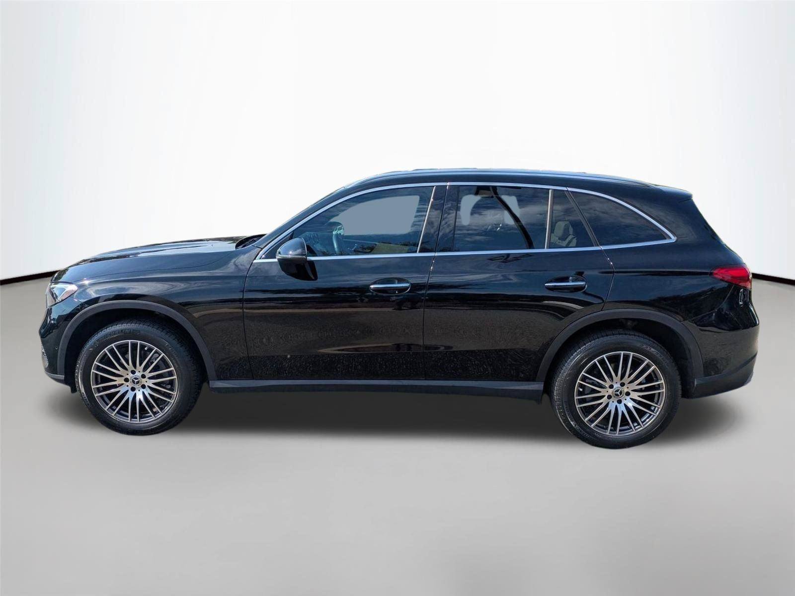 Used 2024 Mercedes-Benz GLC 300 4MATIC image 9