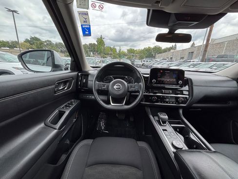 Used 2025 Nissan Pathfinder SV AWD/4WD image 37