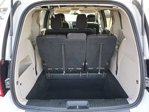 Used 2018 Dodge Grand Caravan SE w/ UConnect Hands-Free Group FWD image 26