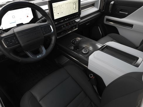 Used 2025 GMC Hummer EV 3X w/ LPO, Dark Essentials Package image 15