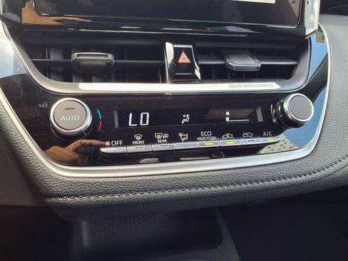 Used 2024 Toyota Corolla SE FWD image 9