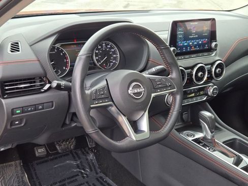 Used 2025 Nissan Sentra SR w/ SR Premium Package image 22
