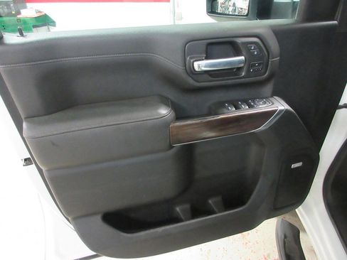Used 2021 GMC Sierra 2500 SLT w/ SLT Preferred Package image 27
