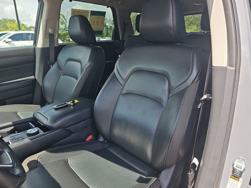 Used 2023 Nissan Pathfinder SL w/ SL Premium Package AWD/4WD image 18