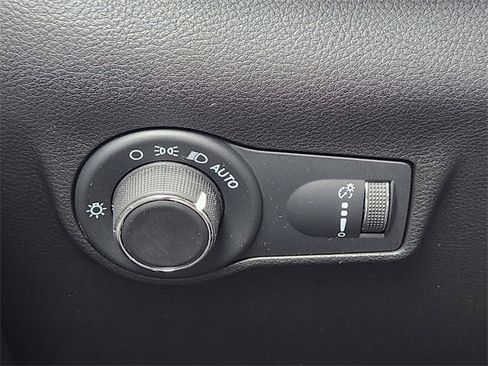 Used 2023 Jeep Compass Sport image 19