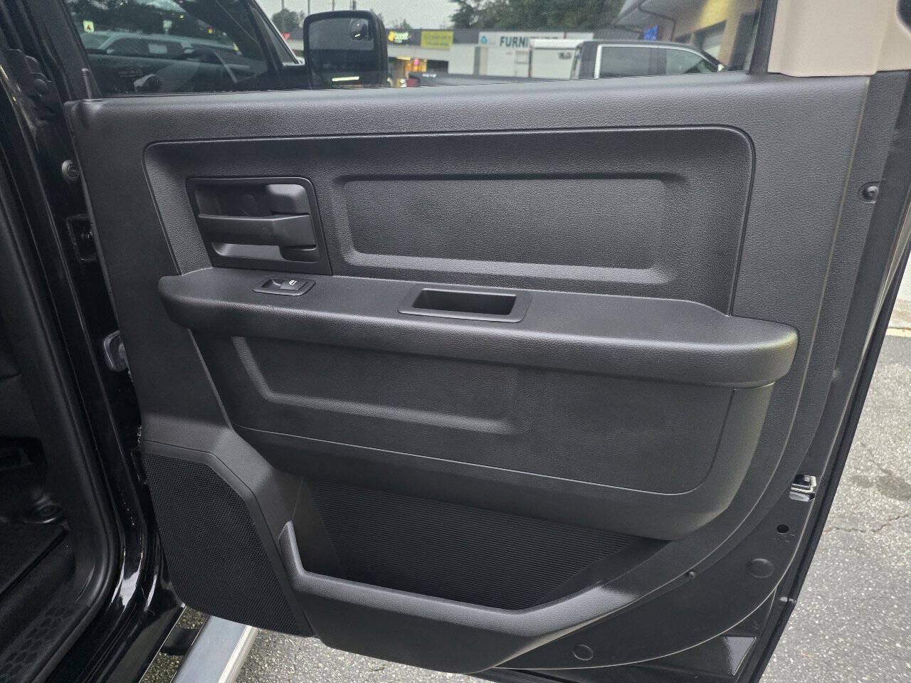 Used 2021 RAM 1500 Tradesman w/ Chrome Appearance Group AWD/4WD image 8