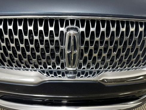 Used 2022 Lincoln Nautilus Reserve image 9