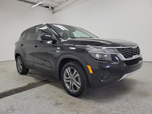 Used 2021 Kia Seltos LX image 2