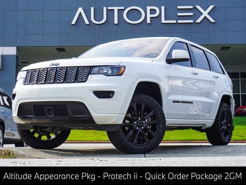 Used 2022 Jeep Grand Cherokee Laredo X AWD/4WD image 1