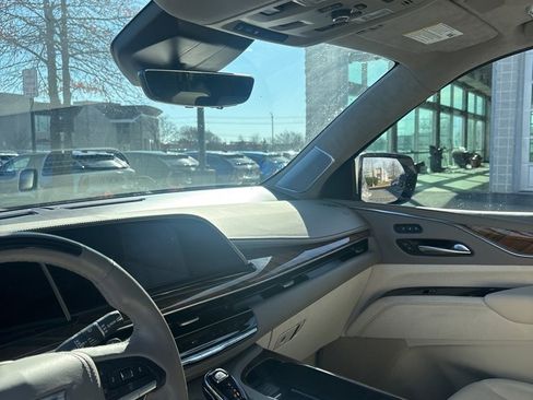 Used 2024 Cadillac Escalade ESV Sport Platinum w/ LPO, ONYX Package image 5