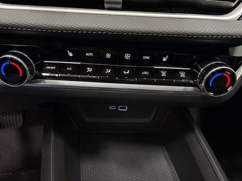 New 2026 Chevrolet Equinox LT w/ Convenience Package II image 21