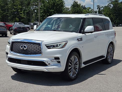 Used 2018 INFINITI QX80 2WD w/ Driver Assistance Package image 2