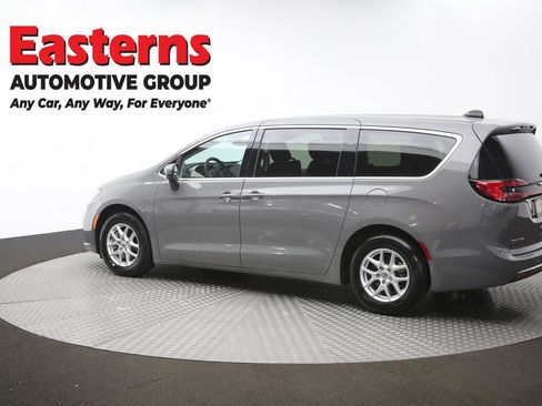 Used 2023 Chrysler Pacifica Touring-L FWD image 63