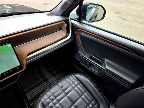 Used 2025 Rivian R1S Premium AWD/4WD image 30