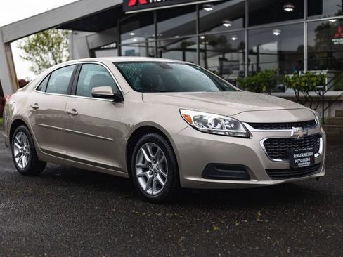 Used 2015 Chevrolet Malibu LT w/ Power Convenience Package FWD image 6