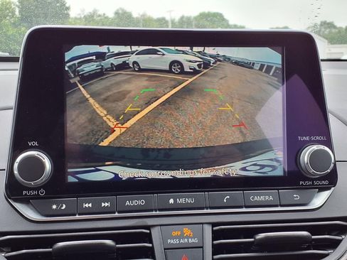 Used 2025 Nissan Altima 2.5 SV FWD image 4