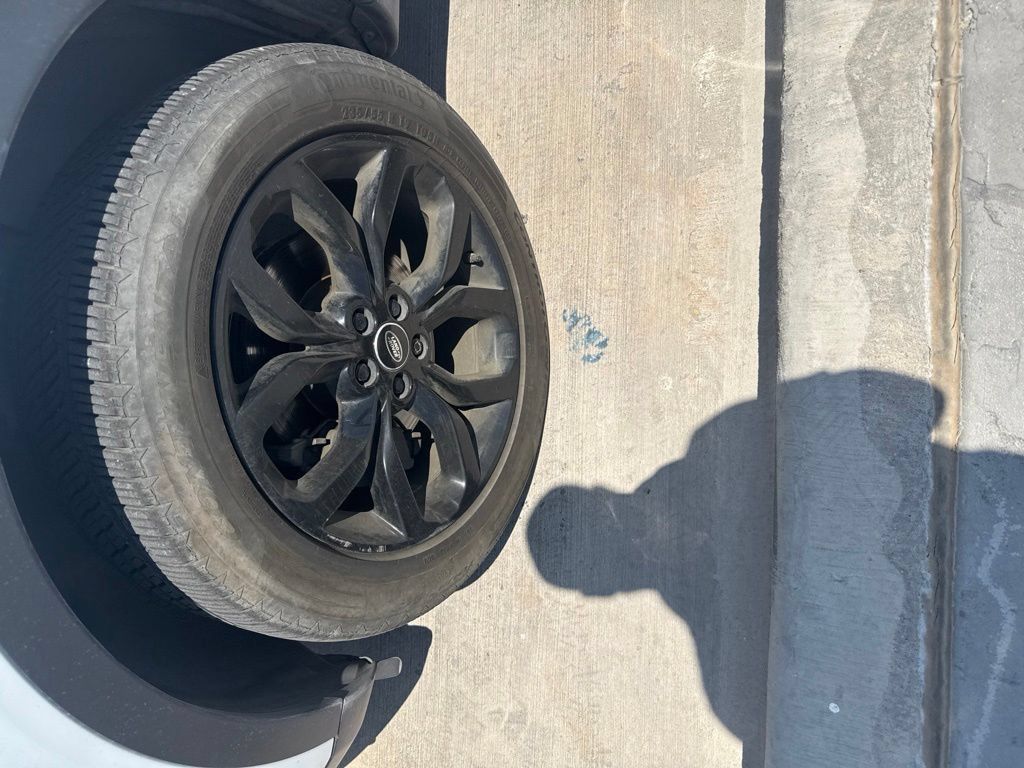 Used 2018 Land Rover Discovery Sport HSE AWD/4WD image 5