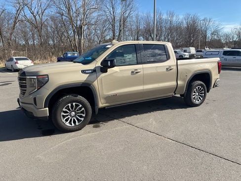 Used 2022 GMC Sierra 1500 AT4 w/ AT4 Premium Package image 2