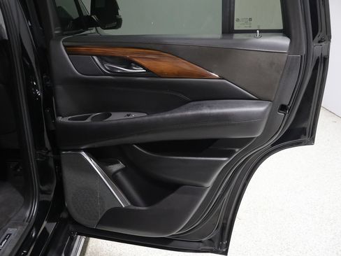 Used 2017 Cadillac Escalade Luxury AWD/4WD image 20