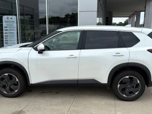 Used 2025 Nissan Rogue SV AWD/4WD image 4