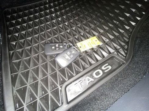 Used 2024 Volkswagen Taos SE FWD image 28