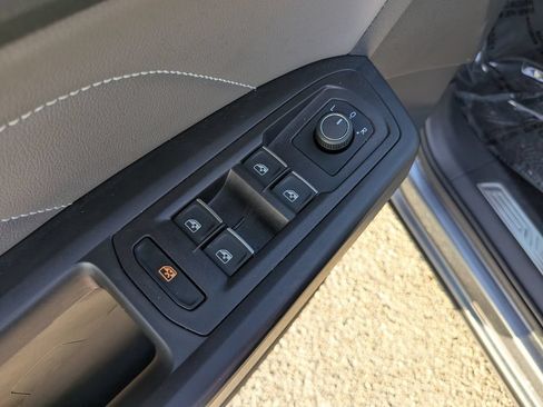 Certified 2023 Volkswagen Atlas SE w/ Panoramic Sunroof Package FWD image 17