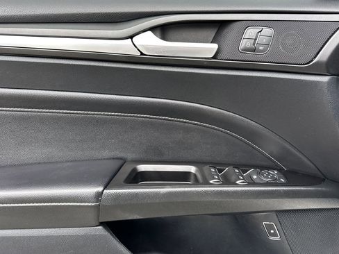 Used 2019 Ford Fusion Energi Titanium image 10