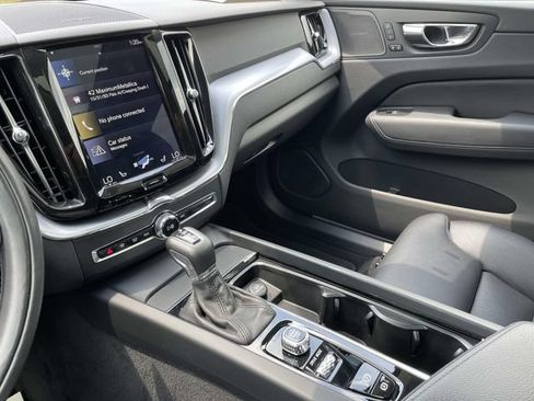 Used 2019 Volvo XC60 T6 Momentum w/ Multimedia Package AWD/4WD image 32