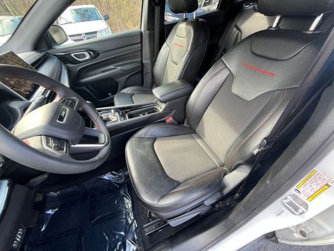 Used 2025 Jeep Compass Trailhawk image 31