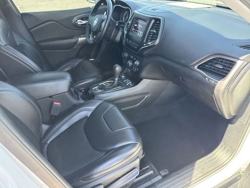 Used 2019 Jeep Cherokee Latitude Plus w/ Cold Weather Group image 11