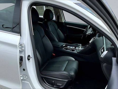 Used 2025 Genesis G70 2.5T RWD image 30