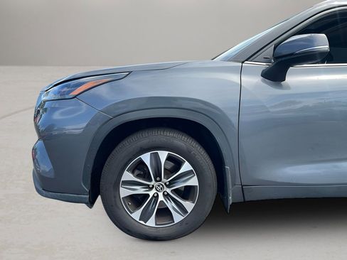 Used 2022 Toyota Highlander XLE image 26