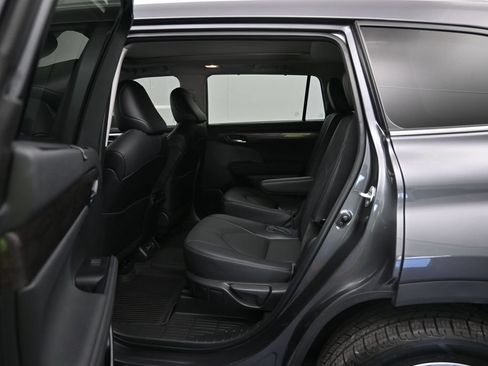 Used 2023 Toyota Highlander Platinum FWD image 23