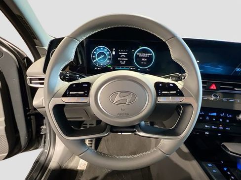 New 2025 Hyundai Elantra SEL FWD image 11