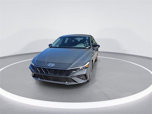 New 2025 Hyundai Elantra Sport image 3