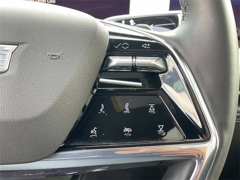 Used 2025 Cadillac Escalade ESV Premium Luxury image 9