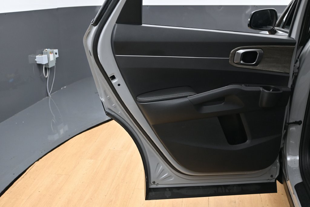 Used 2023 Kia Sorento EX w/ Panoramic Sunroof Package FWD image 33