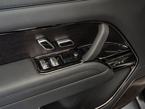 New 2026 Land Rover Range Rover SV AWD/4WD image 17