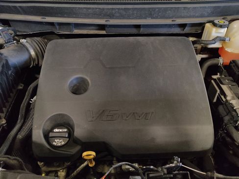 Used 2020 Chevrolet Traverse LT FWD image 30