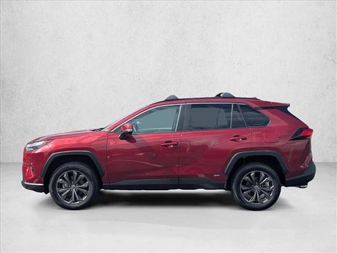 Used 2022 Toyota RAV4 XLE Premium image 8