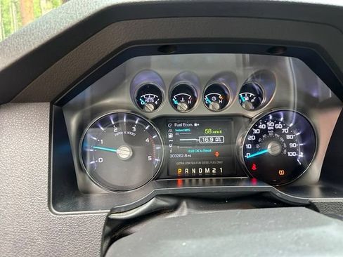 Used 2013 Ford F250 Platinum w/ FX4 Off Road Pkg AWD/4WD image 9