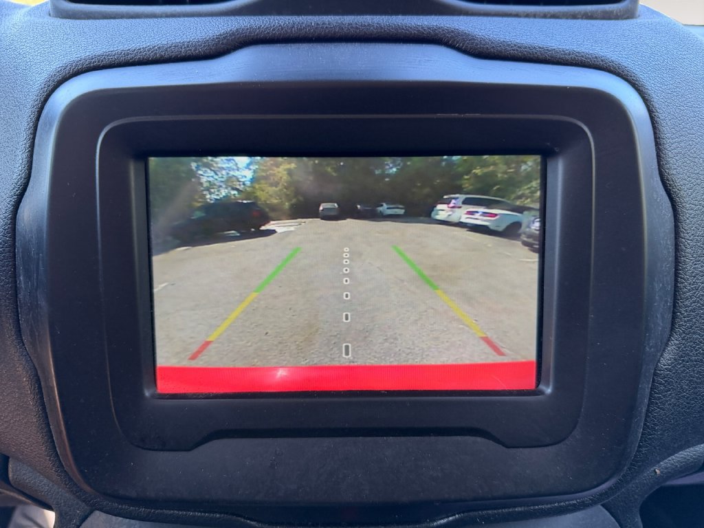 Used 2019 Jeep Renegade Latitude w/ Popular Equipment Group FWD image 9