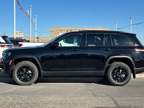 New 2025 Jeep Grand Cherokee Altitude RWD image 10
