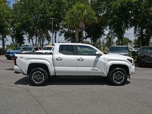Certified 2024 Toyota Tacoma TRD Sport AWD/4WD image 5
