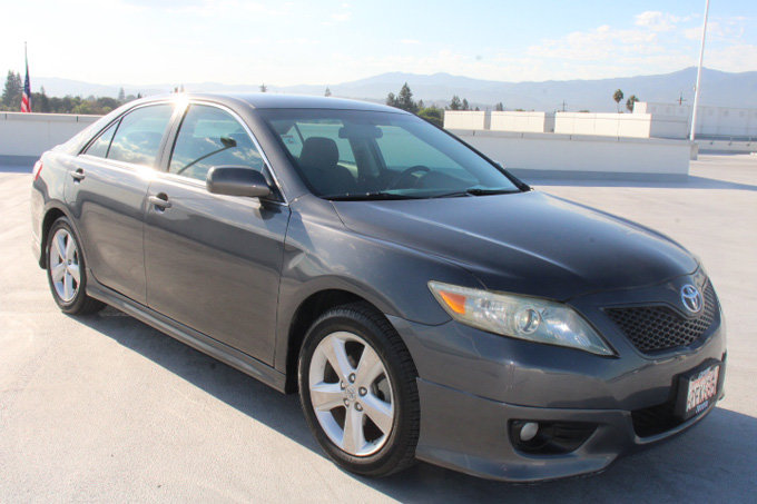 Used 2010 Toyota Camry SE FWD image 2