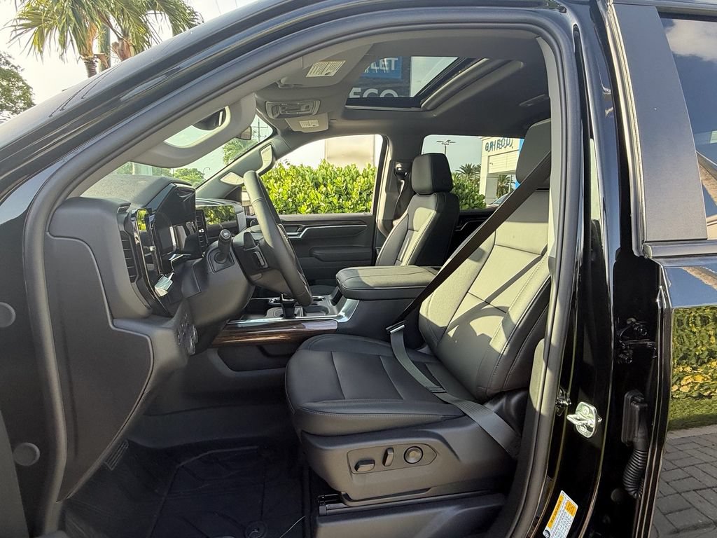 New 2026 Chevrolet Silverado 1500 RST w/ Redline Edition AWD/4WD image 7