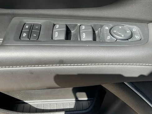 Used 2021 Chevrolet Suburban LT w/ LT Signature Package RWD image 26