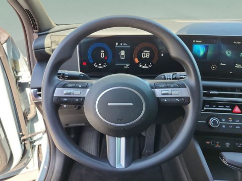 Certified 2025 Hyundai Santa Cruz SE image 9