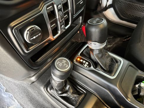 Used 2023 Jeep Wrangler Unlimited w/ 8.4" Radio Group AWD/4WD image 15
